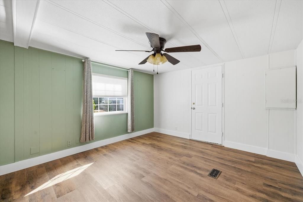 For Sale: $162,500 (2 beds, 2 baths, 920 Square Feet)