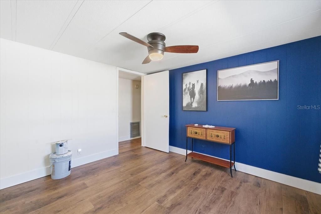 For Sale: $162,500 (2 beds, 2 baths, 920 Square Feet)