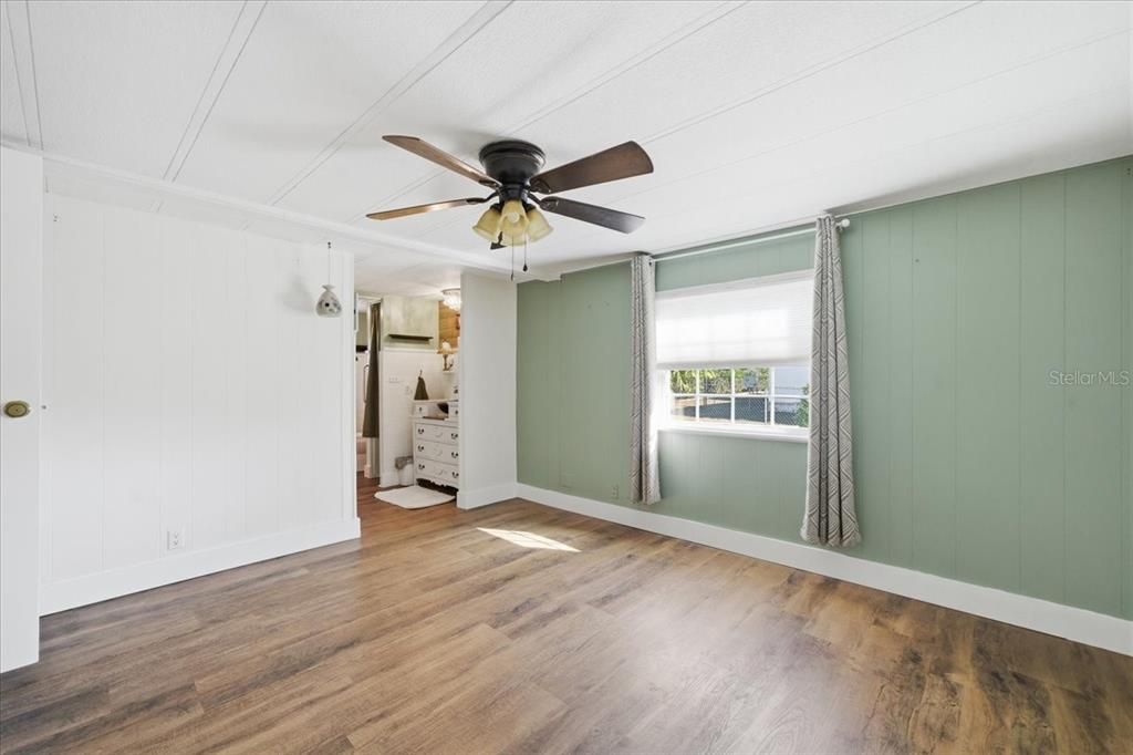 For Sale: $162,500 (2 beds, 2 baths, 920 Square Feet)