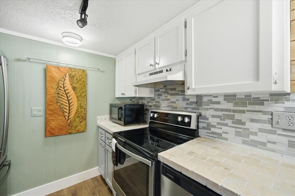 For Sale: $162,500 (2 beds, 2 baths, 920 Square Feet)