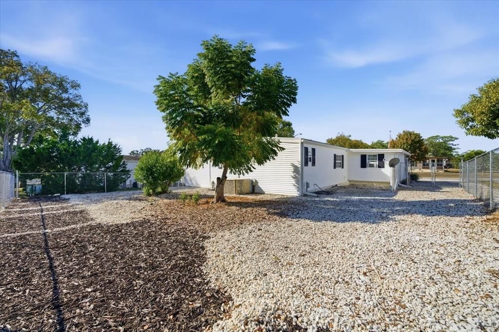 For Sale: $162,500 (2 beds, 2 baths, 920 Square Feet)