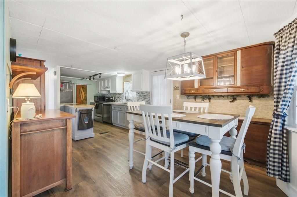 For Sale: $162,500 (2 beds, 2 baths, 920 Square Feet)