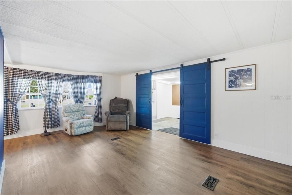 For Sale: $162,500 (2 beds, 2 baths, 920 Square Feet)