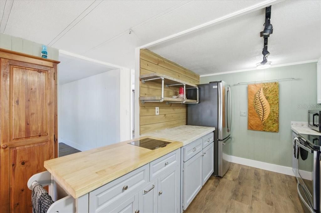 For Sale: $162,500 (2 beds, 2 baths, 920 Square Feet)