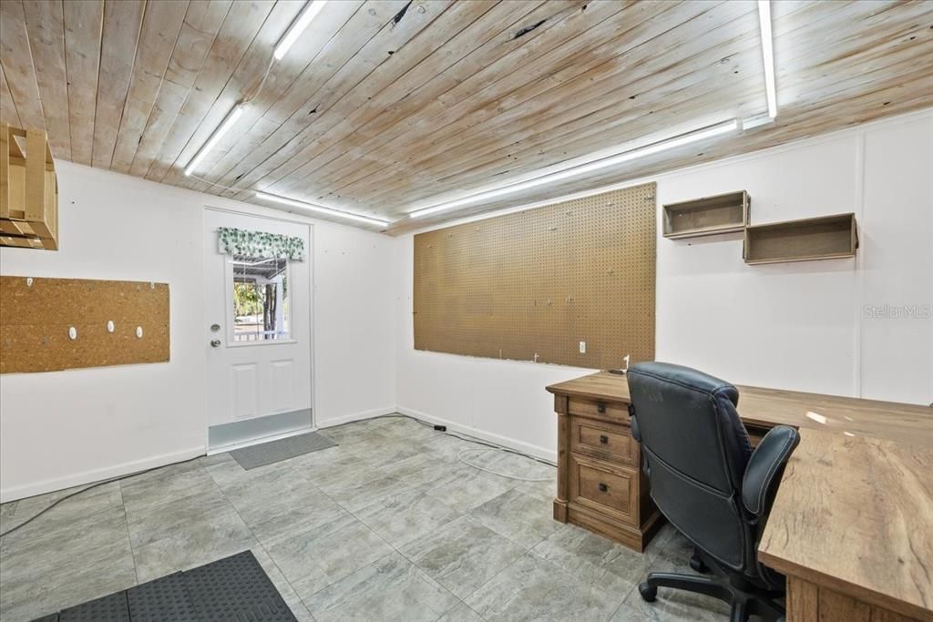 For Sale: $162,500 (2 beds, 2 baths, 920 Square Feet)