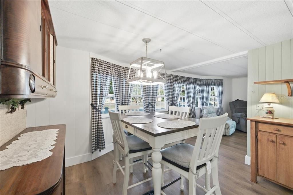 For Sale: $162,500 (2 beds, 2 baths, 920 Square Feet)