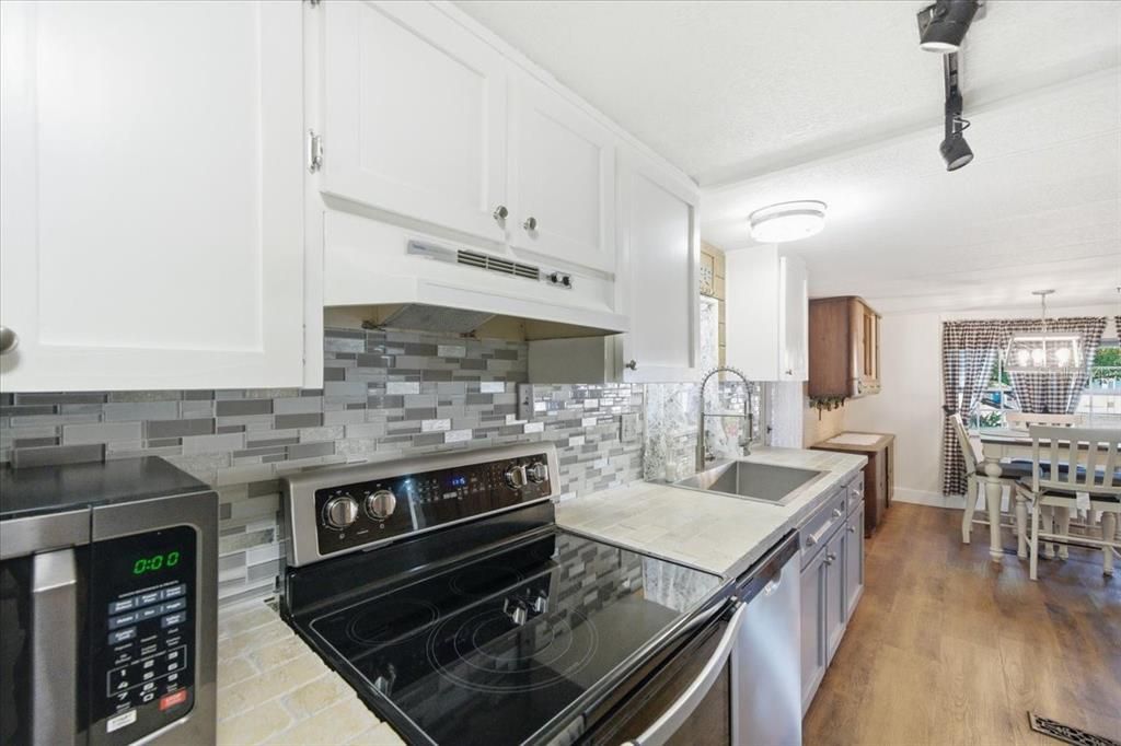 For Sale: $162,500 (2 beds, 2 baths, 920 Square Feet)