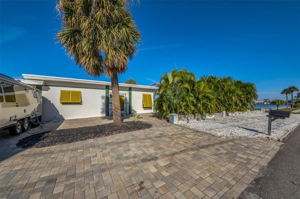 For Sale: $982,000 (4 beds, 2 baths, 2056 Square Feet)