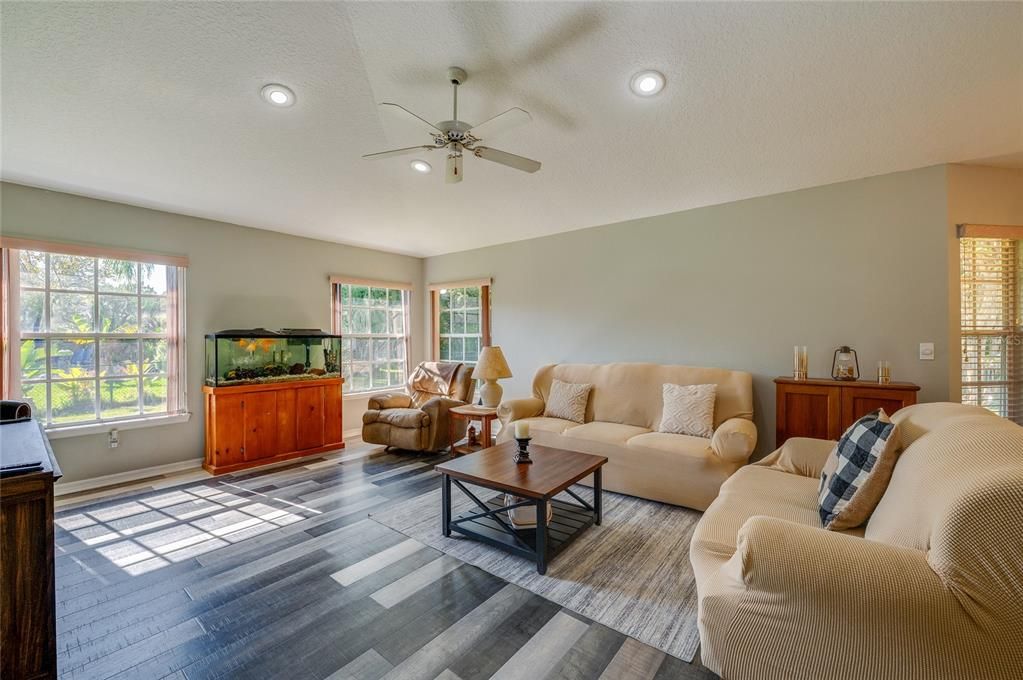 待售: $398,000 (3 贝兹, 2 浴室, 2191 平方英尺)