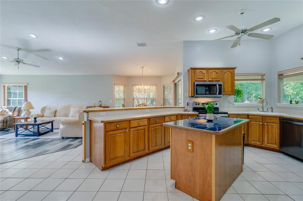 待售: $398,000 (3 贝兹, 2 浴室, 2191 平方英尺)