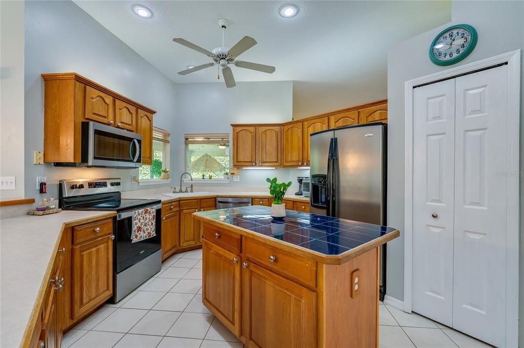 待售: $398,000 (3 贝兹, 2 浴室, 2191 平方英尺)