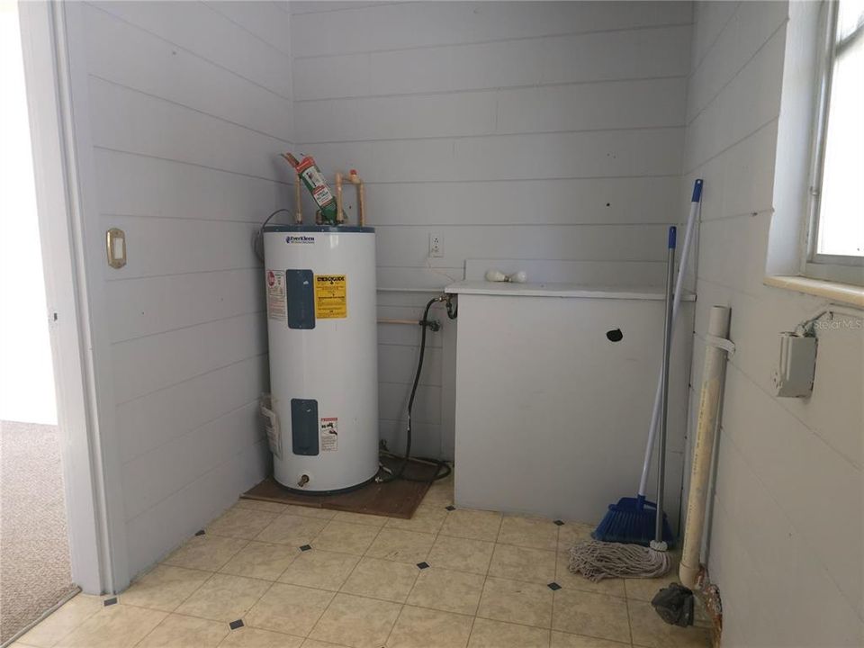 待售: $190,000 (3 贝兹, 1 浴室, 1080 平方英尺)