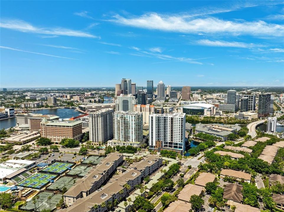 For Sale: $690,000 (3 beds, 3 baths, 1777 Square Feet)