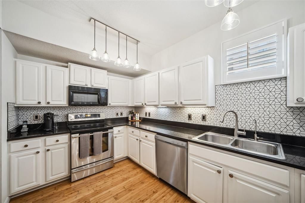 For Sale: $690,000 (3 beds, 3 baths, 1777 Square Feet)