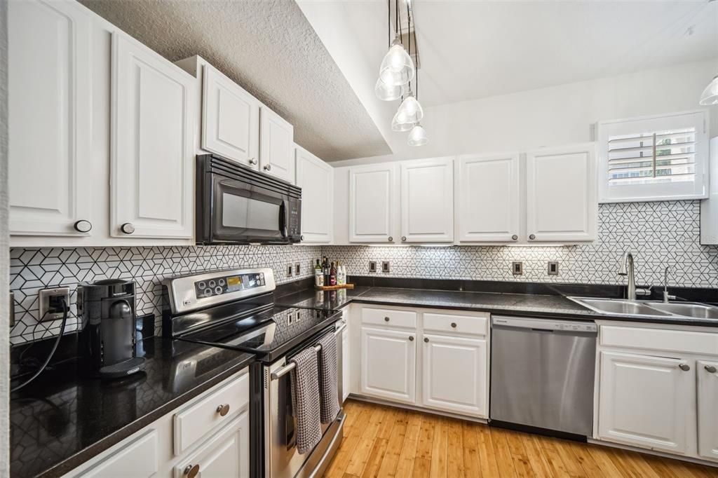 For Sale: $690,000 (3 beds, 3 baths, 1777 Square Feet)