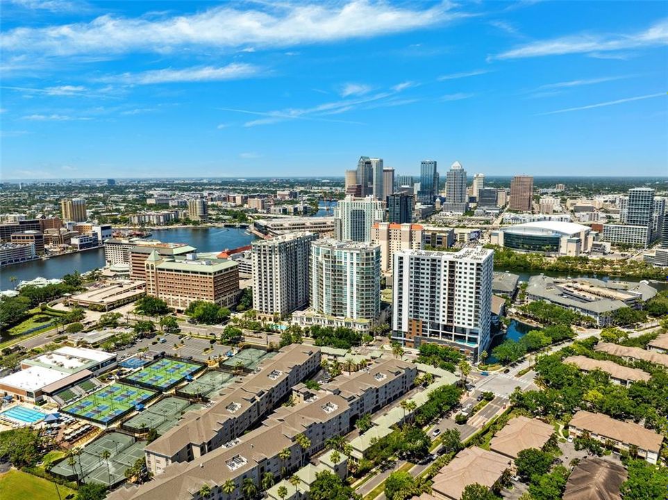 For Sale: $690,000 (3 beds, 3 baths, 1777 Square Feet)