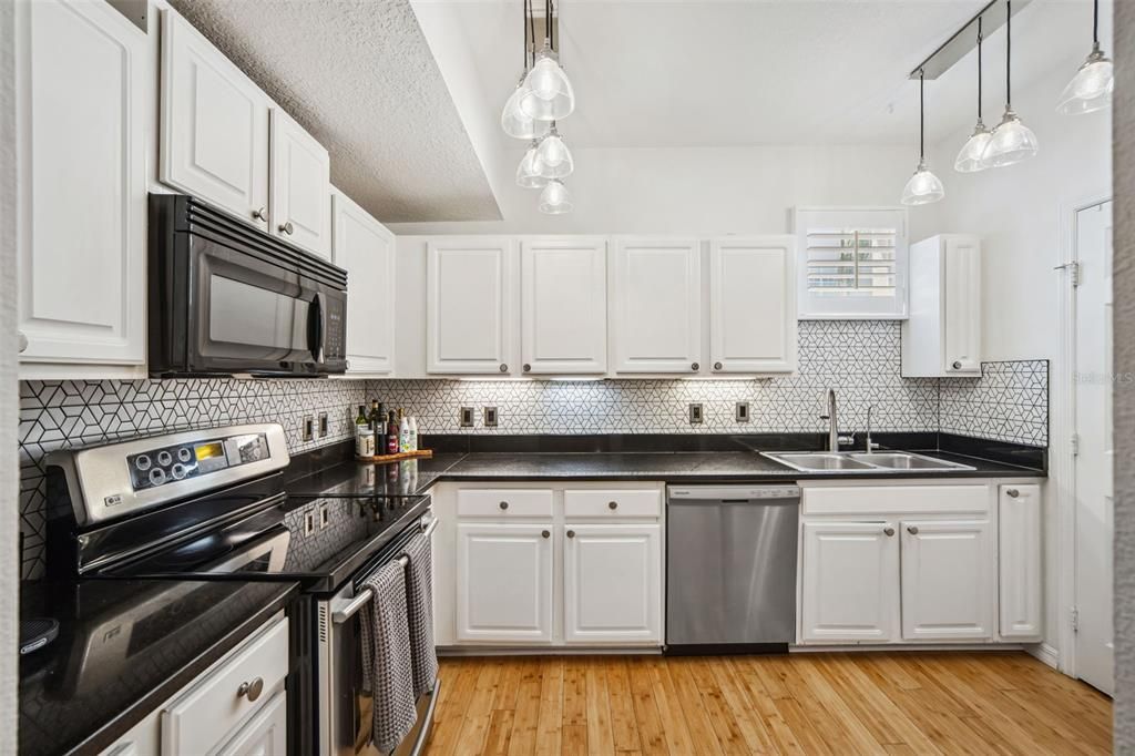 For Sale: $690,000 (3 beds, 3 baths, 1777 Square Feet)