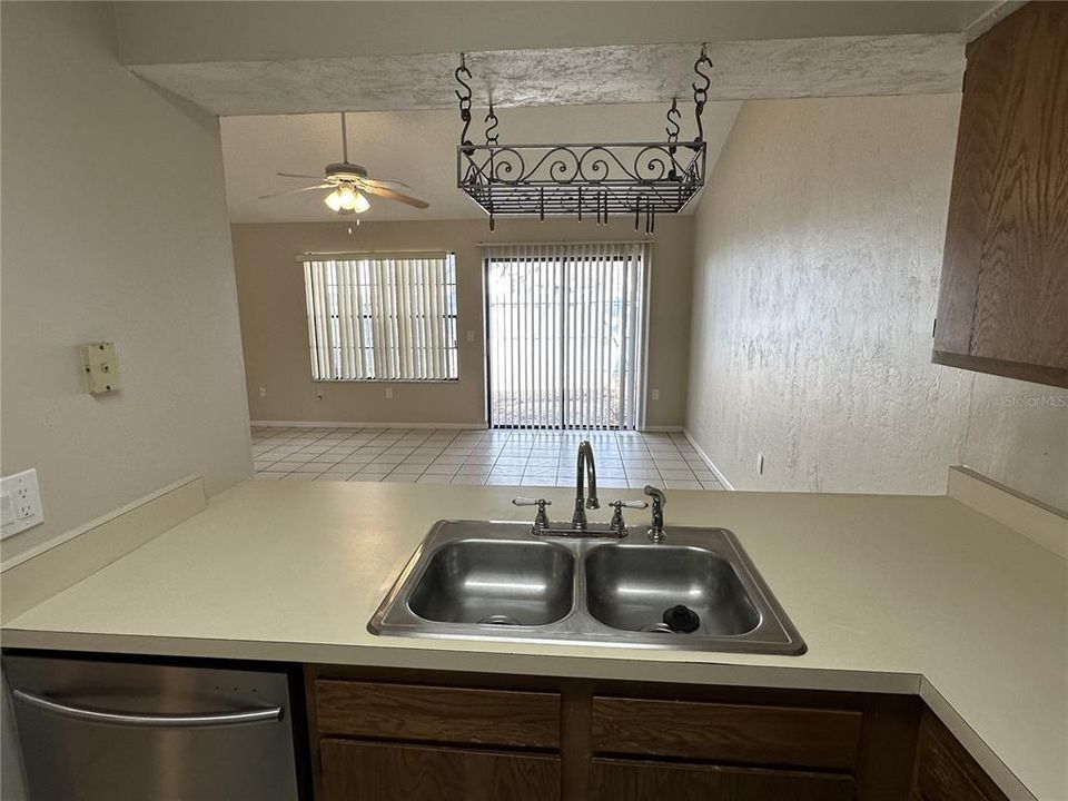 For Sale: $219,900 (3 beds, 2 baths, 1321 Square Feet)