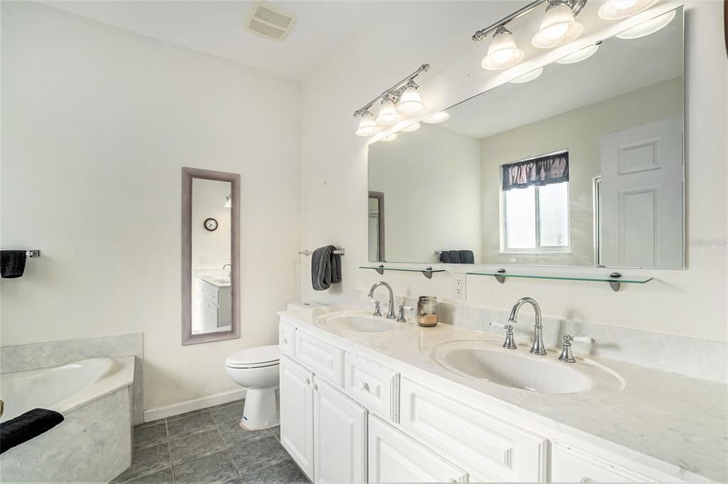 For Sale: $259,000 (2 beds, 2 baths, 1731 Square Feet)
