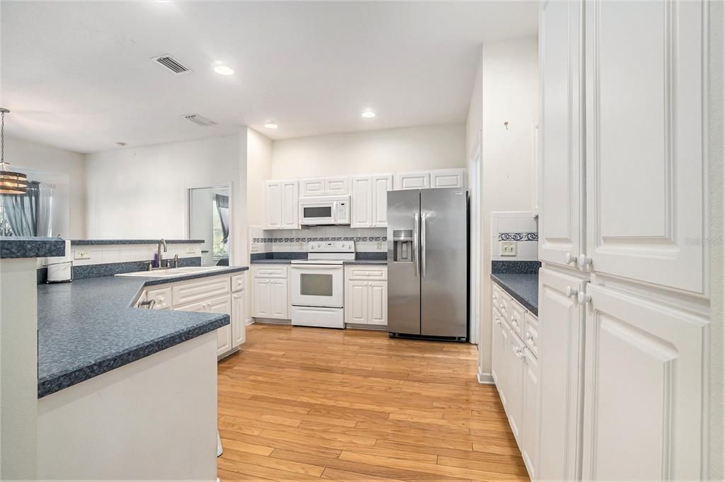 For Sale: $259,000 (2 beds, 2 baths, 1731 Square Feet)