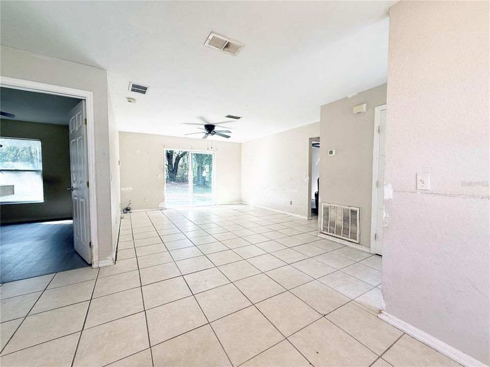 En Venta: $235,000 (3 camas, 2 baños, 1148 Pies cuadrados)