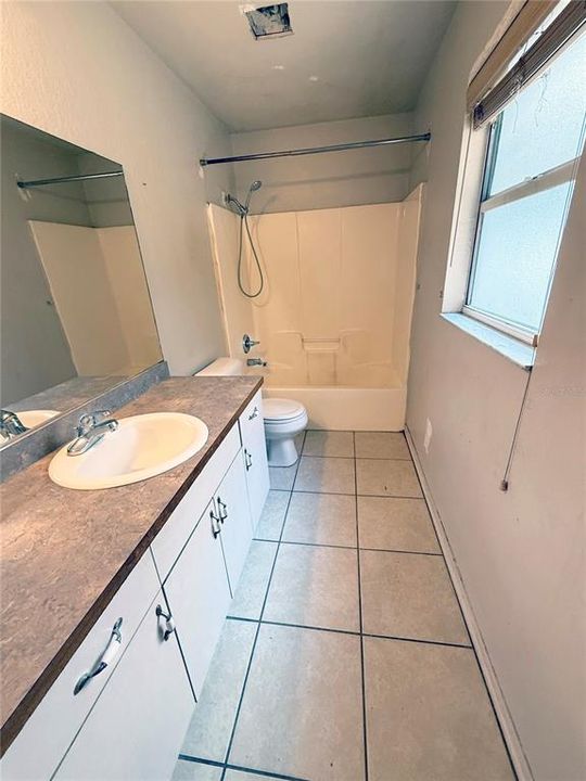 En Venta: $235,000 (3 camas, 2 baños, 1148 Pies cuadrados)