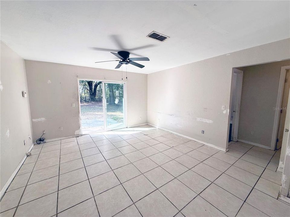 En Venta: $235,000 (3 camas, 2 baños, 1148 Pies cuadrados)