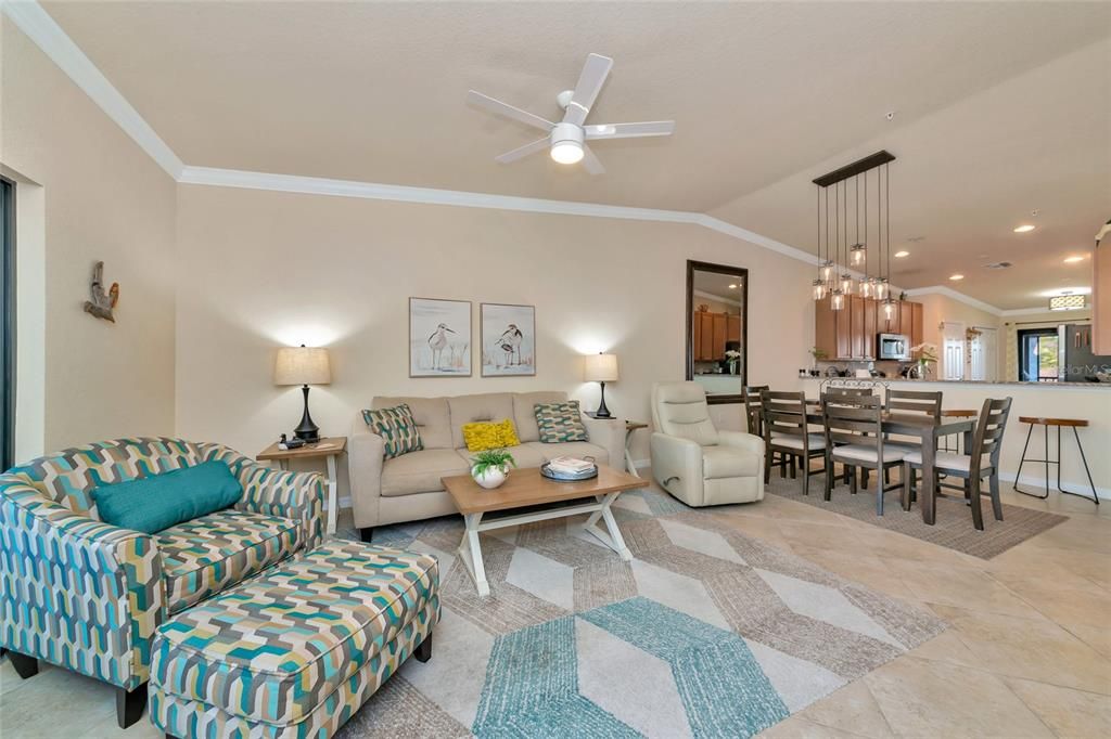 На продажу: $330,000 (2 спален, 2 ванн, 1561 Квадратных фут)