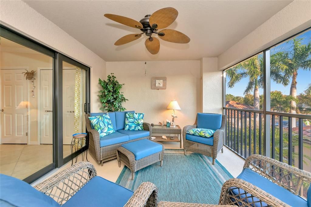 На продажу: $330,000 (2 спален, 2 ванн, 1561 Квадратных фут)