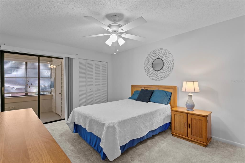 待售: $249,000 (2 贝兹, 2 浴室, 1225 平方英尺)