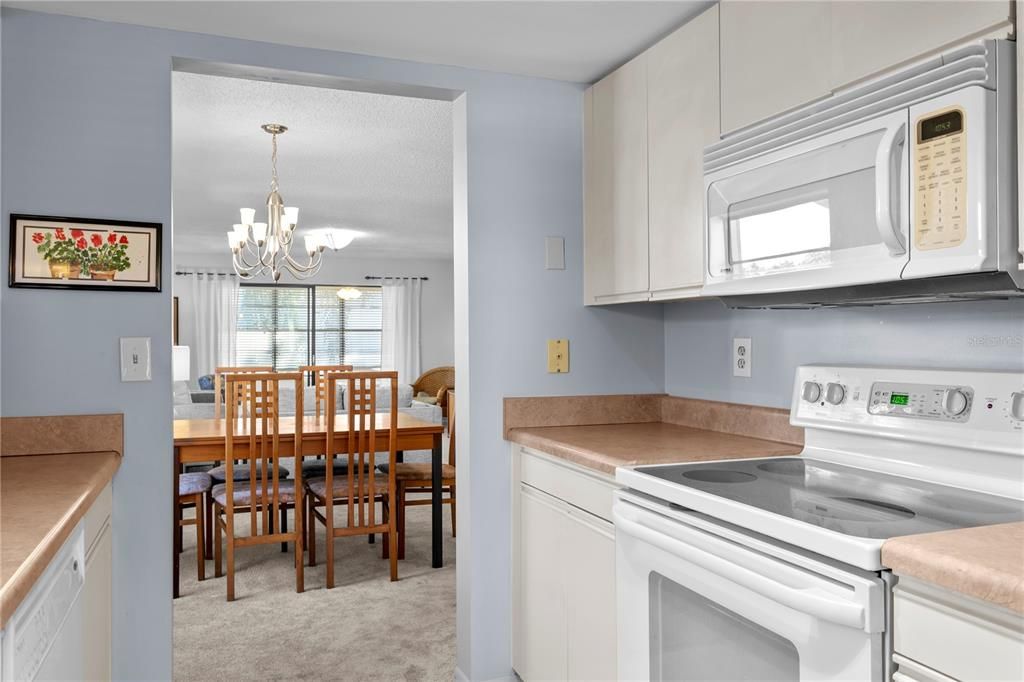 待售: $249,000 (2 贝兹, 2 浴室, 1225 平方英尺)