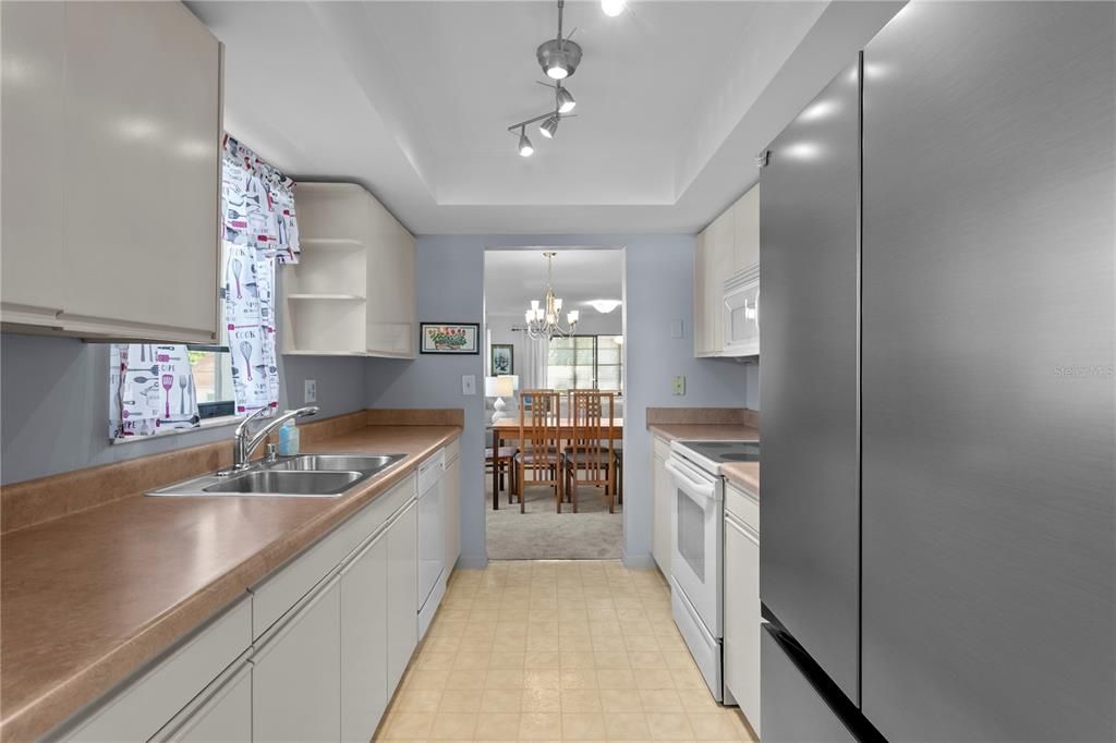 待售: $249,000 (2 贝兹, 2 浴室, 1225 平方英尺)