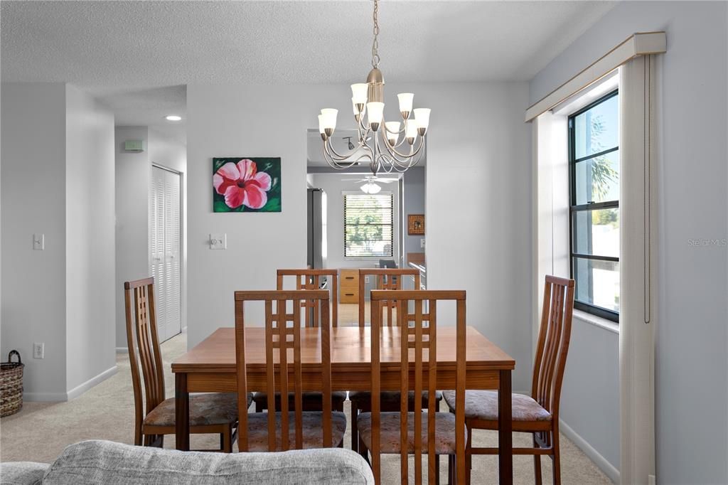 待售: $249,000 (2 贝兹, 2 浴室, 1225 平方英尺)