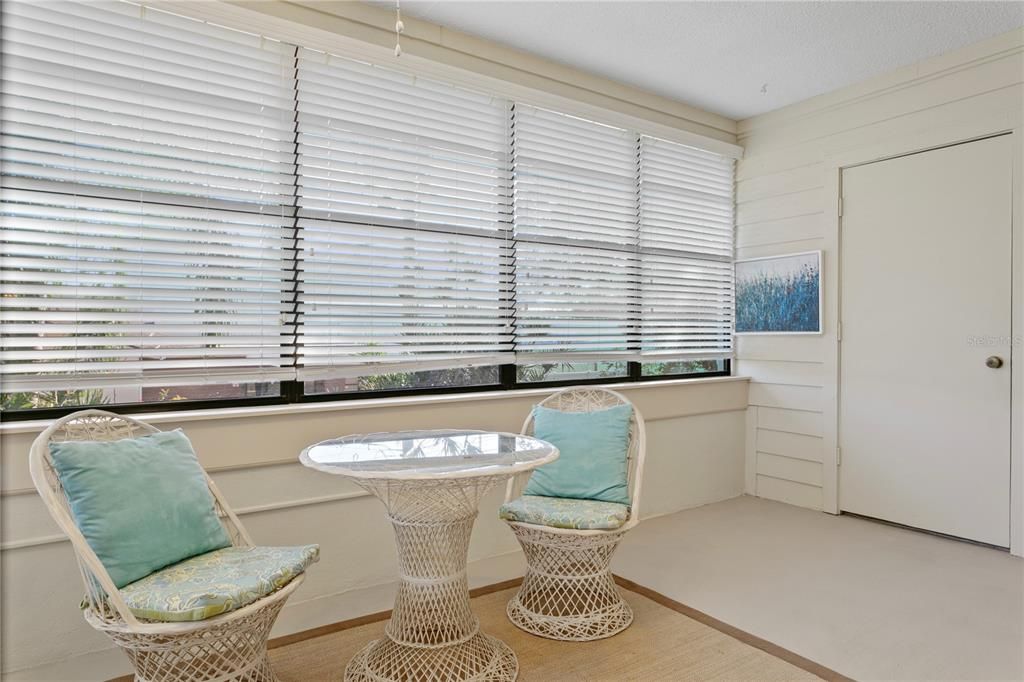 待售: $249,000 (2 贝兹, 2 浴室, 1225 平方英尺)