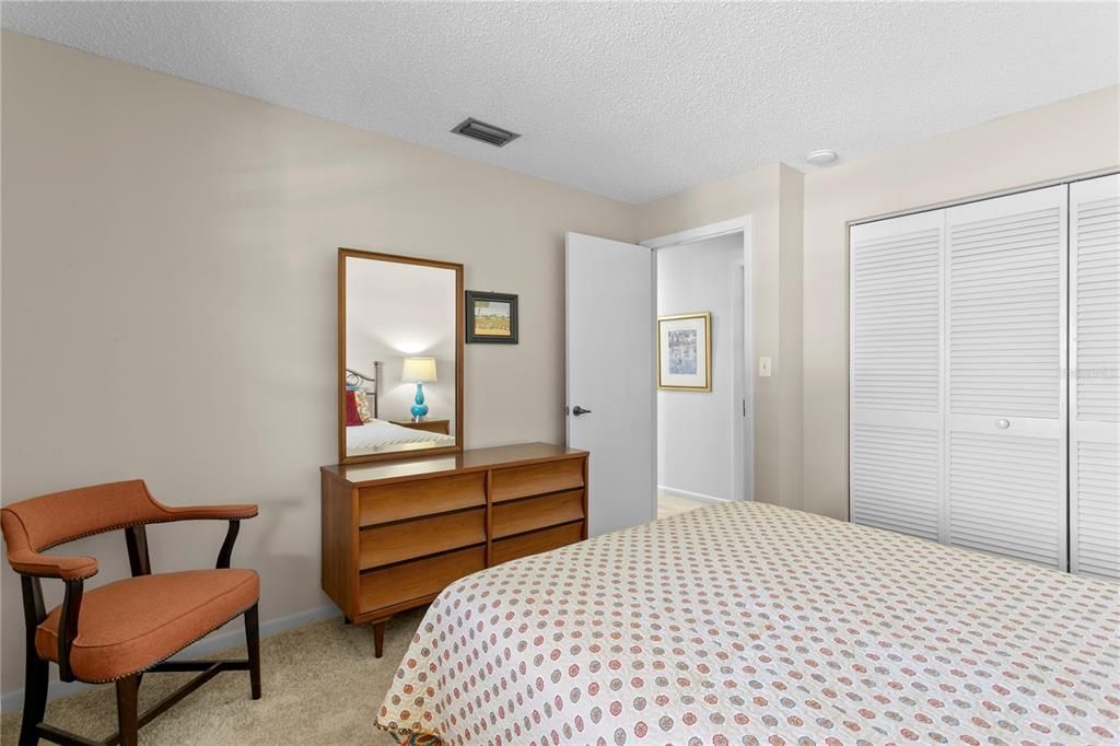 待售: $249,000 (2 贝兹, 2 浴室, 1225 平方英尺)