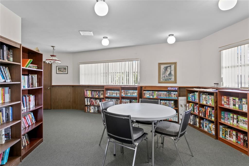 待售: $249,000 (2 贝兹, 2 浴室, 1225 平方英尺)