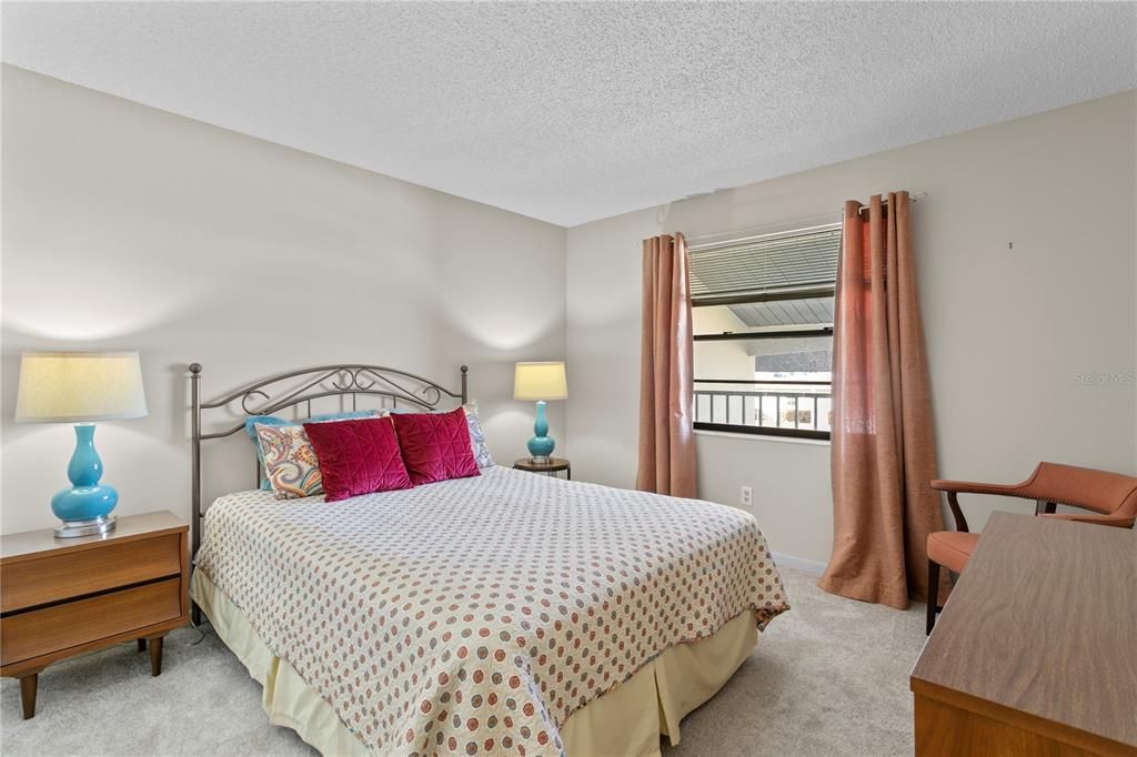 待售: $249,000 (2 贝兹, 2 浴室, 1225 平方英尺)