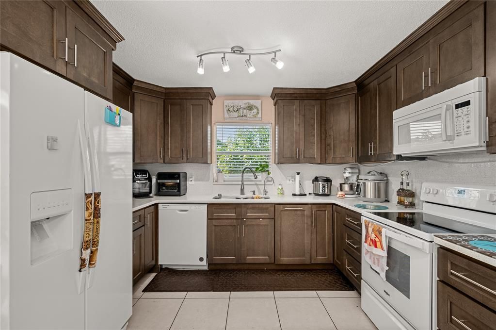 For Sale: $360,000 (4 beds, 2 baths, 1577 Square Feet)