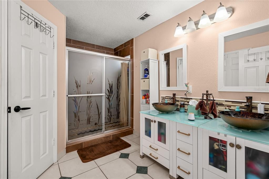 For Sale: $360,000 (4 beds, 2 baths, 1577 Square Feet)