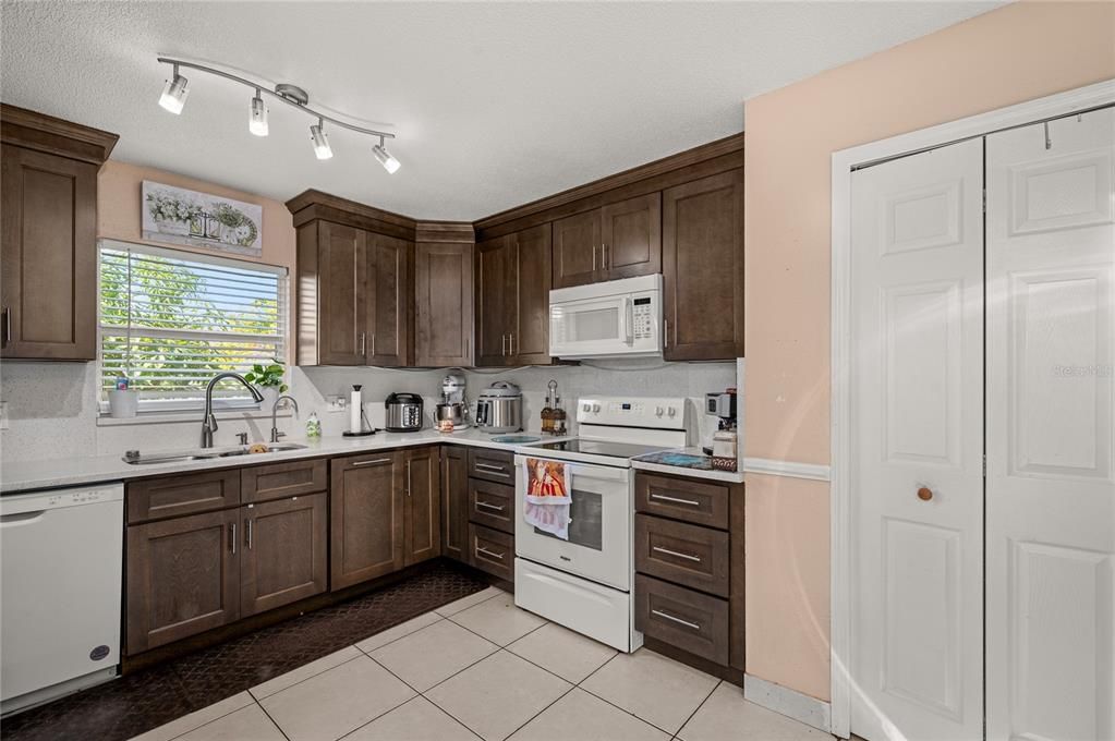 For Sale: $360,000 (4 beds, 2 baths, 1577 Square Feet)