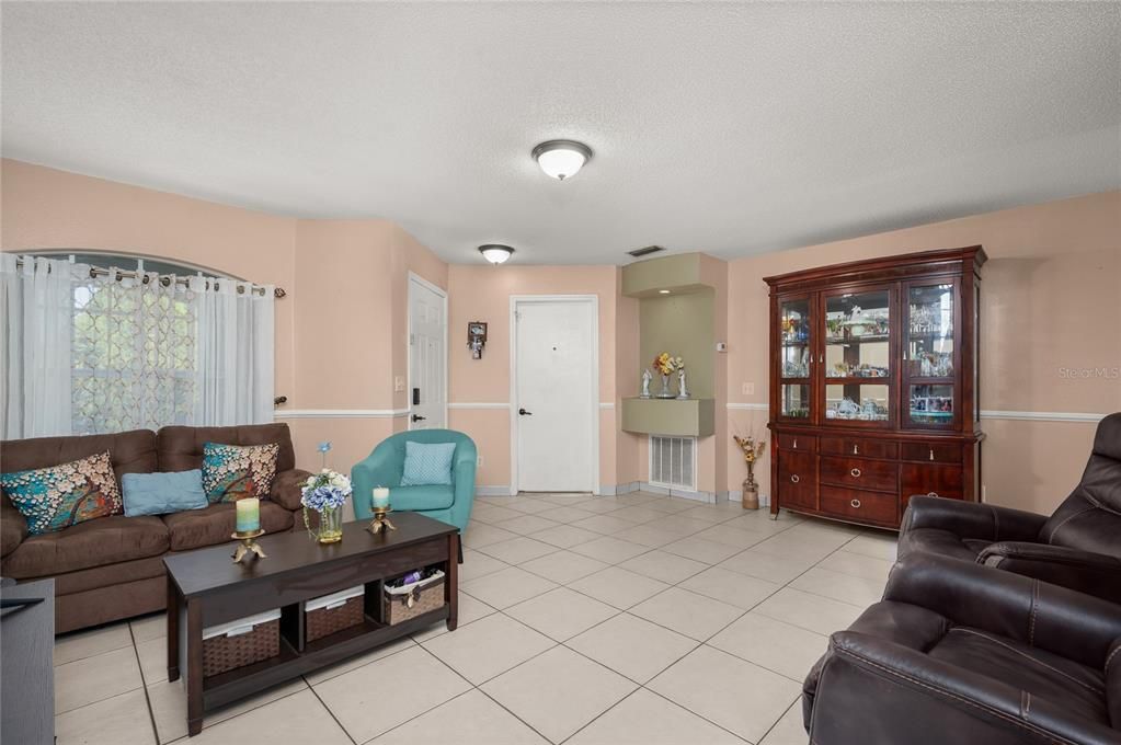 For Sale: $360,000 (4 beds, 2 baths, 1577 Square Feet)