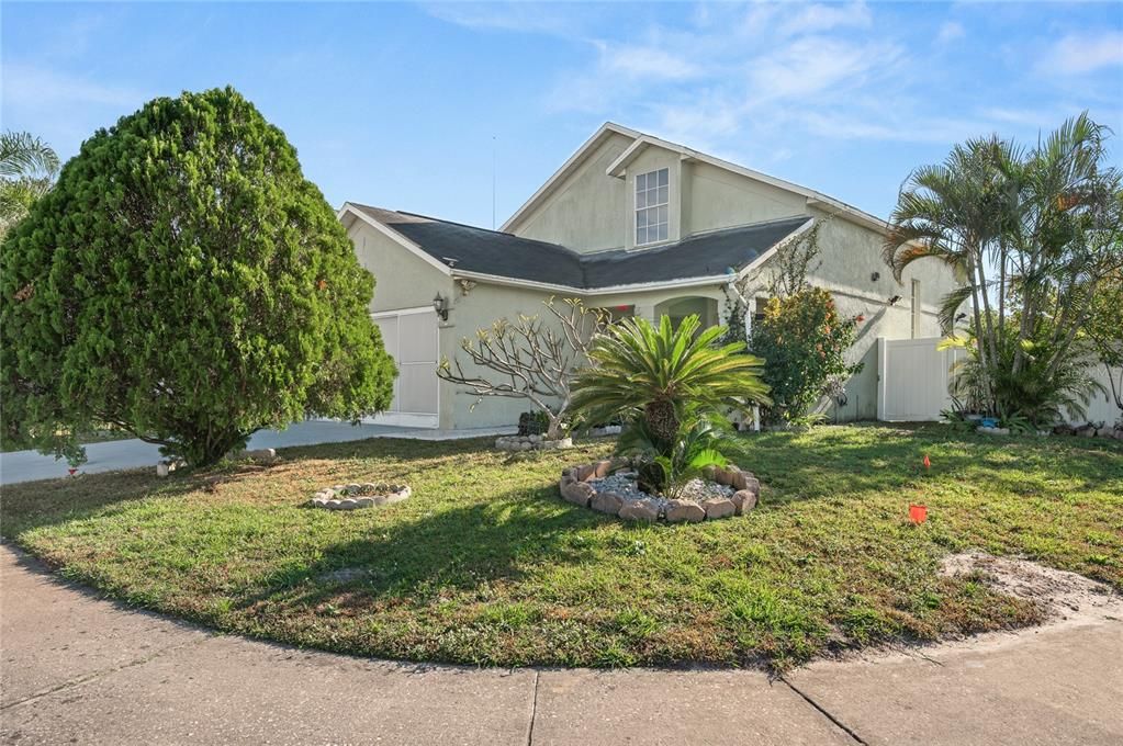 For Sale: $360,000 (4 beds, 2 baths, 1577 Square Feet)