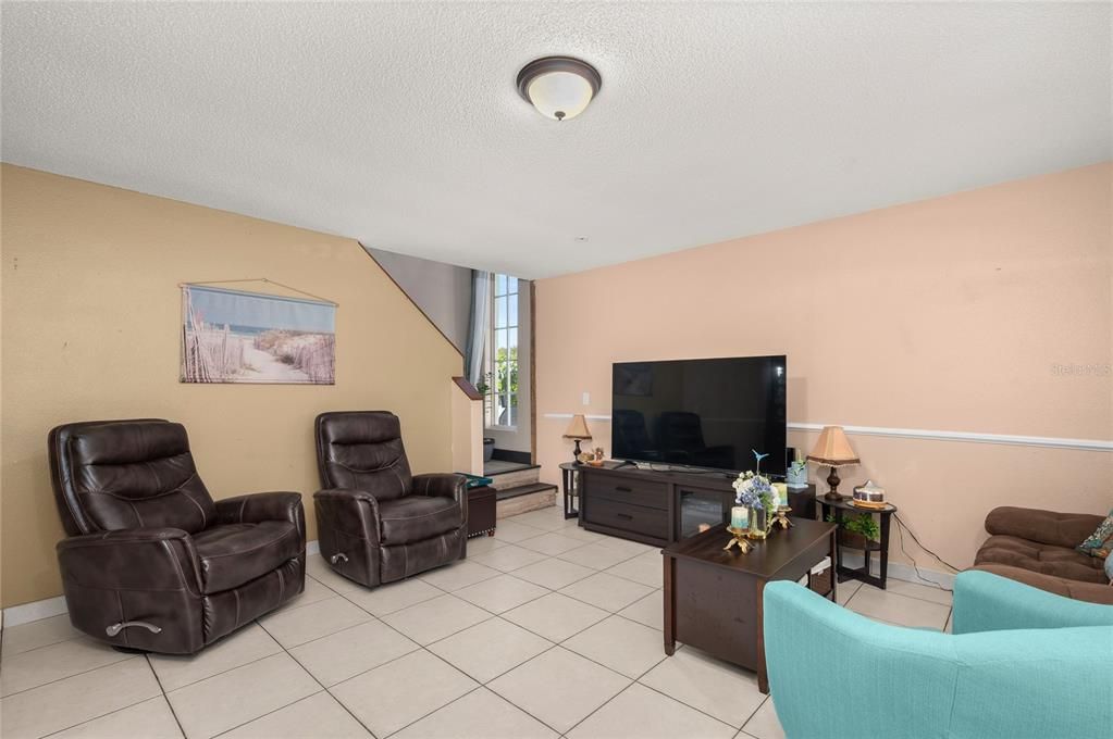 For Sale: $360,000 (4 beds, 2 baths, 1577 Square Feet)