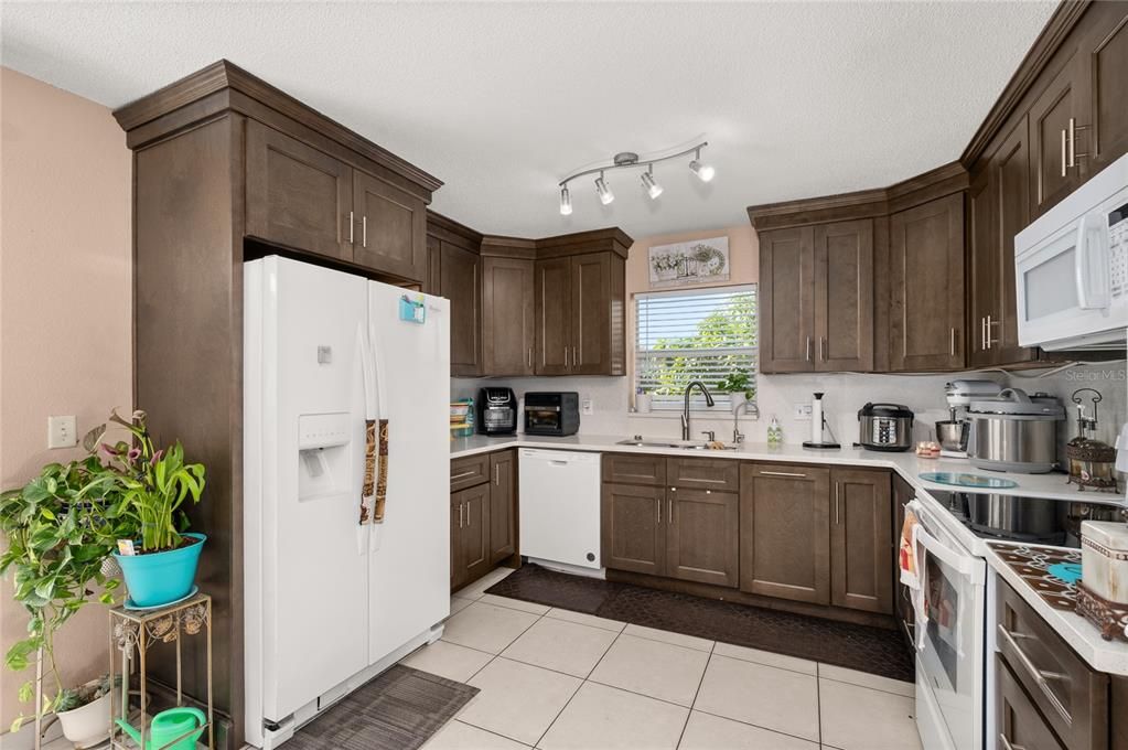 For Sale: $360,000 (4 beds, 2 baths, 1577 Square Feet)