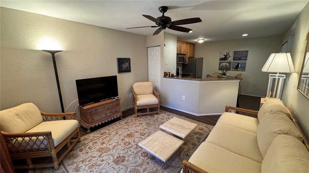 出租: $2,500 (1 贝兹, 1 浴室, 576 平方英尺)