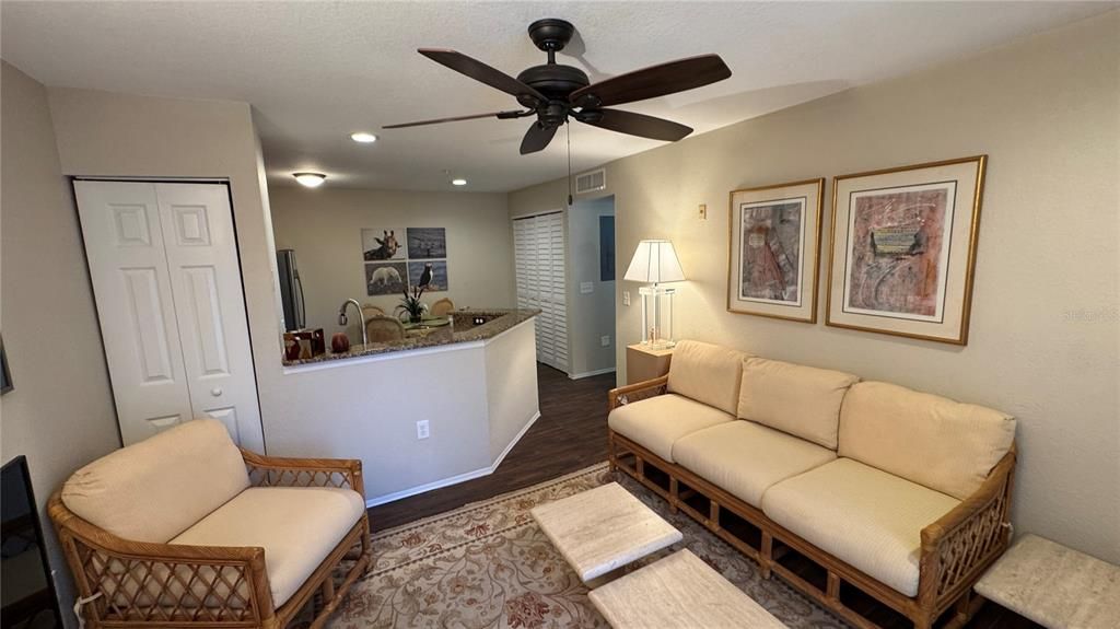 出租: $2,500 (1 贝兹, 1 浴室, 576 平方英尺)