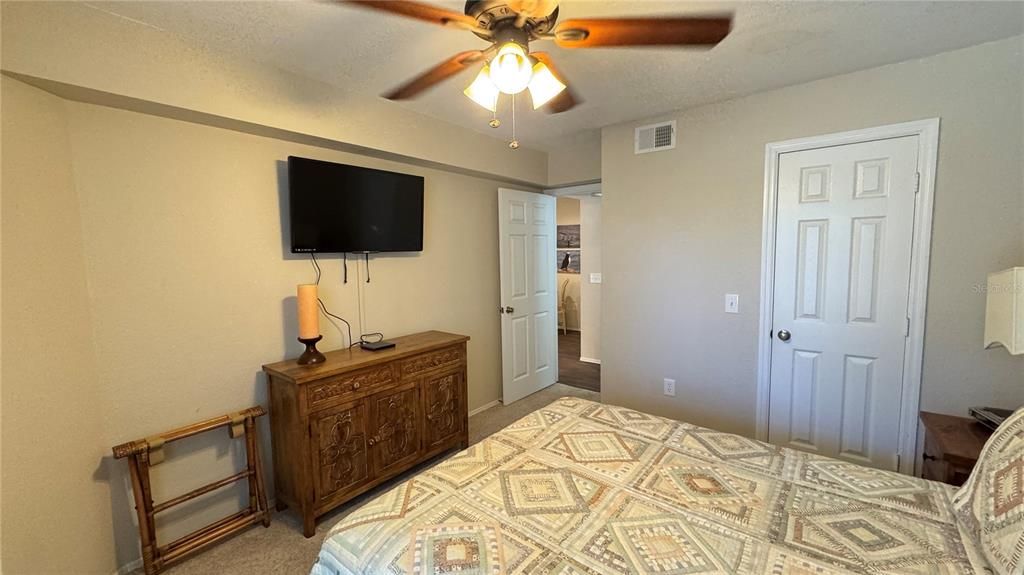 出租: $2,500 (1 贝兹, 1 浴室, 576 平方英尺)