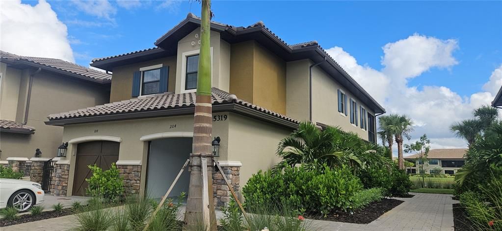 Recently Sold: $592,500 (3 beds, 2 baths, 2200 Square Feet)