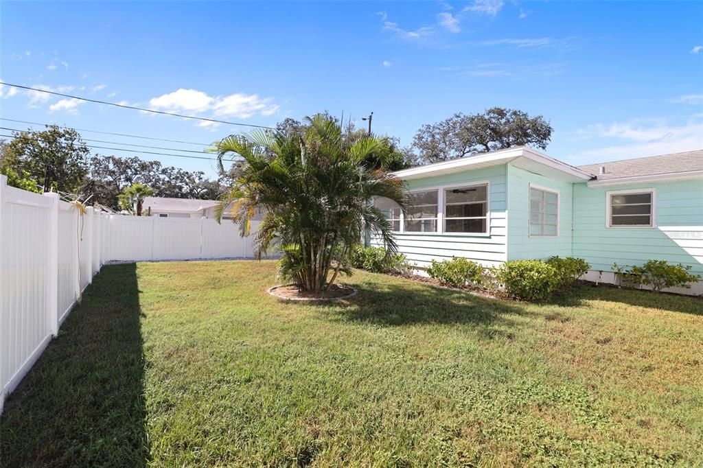 待售: $415,000 (2 贝兹, 1 浴室, 1090 平方英尺)