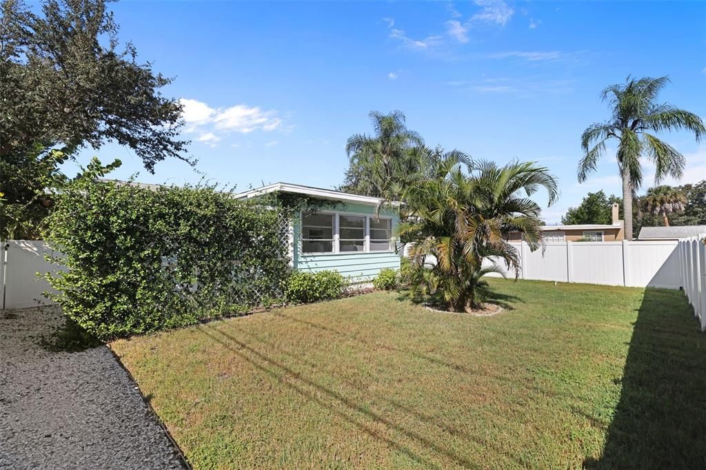 待售: $415,000 (2 贝兹, 1 浴室, 1090 平方英尺)